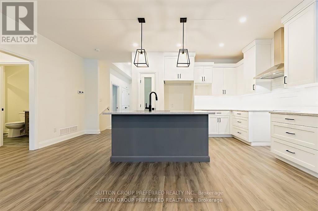 16 - 175 Glengariff Drive, Southwold (Talbotville), ON - Indoor Photo Showing Kitchen With Upgraded Kitchen