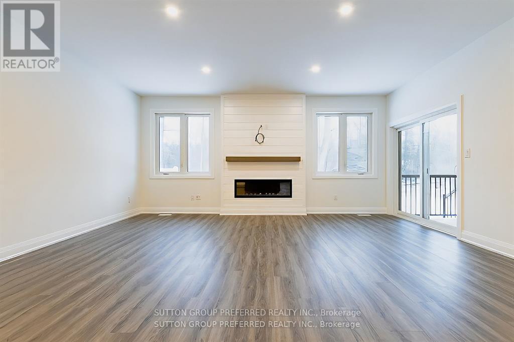 16 - 175 Glengariff Drive, Southwold (Talbotville), ON - Indoor Photo Showing Living Room With Fireplace