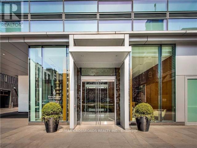 901 - 55 Scollard Street, Toronto, ON - Indoor Photo Showing Garage