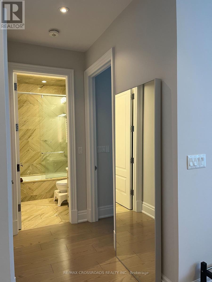 901 - 55 Scollard Street, Toronto, ON - Indoor Photo Showing Other Room