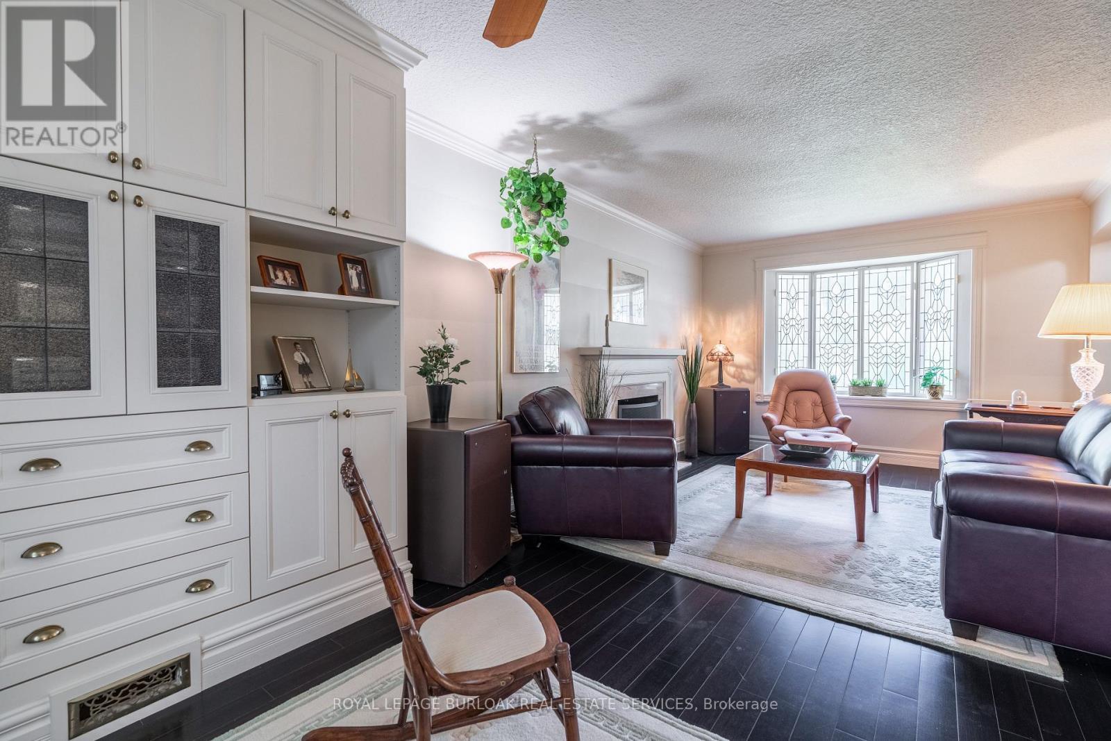 1169 Greening Avenue, Mississauga, ON - Indoor Photo Showing Living Room With Fireplace
