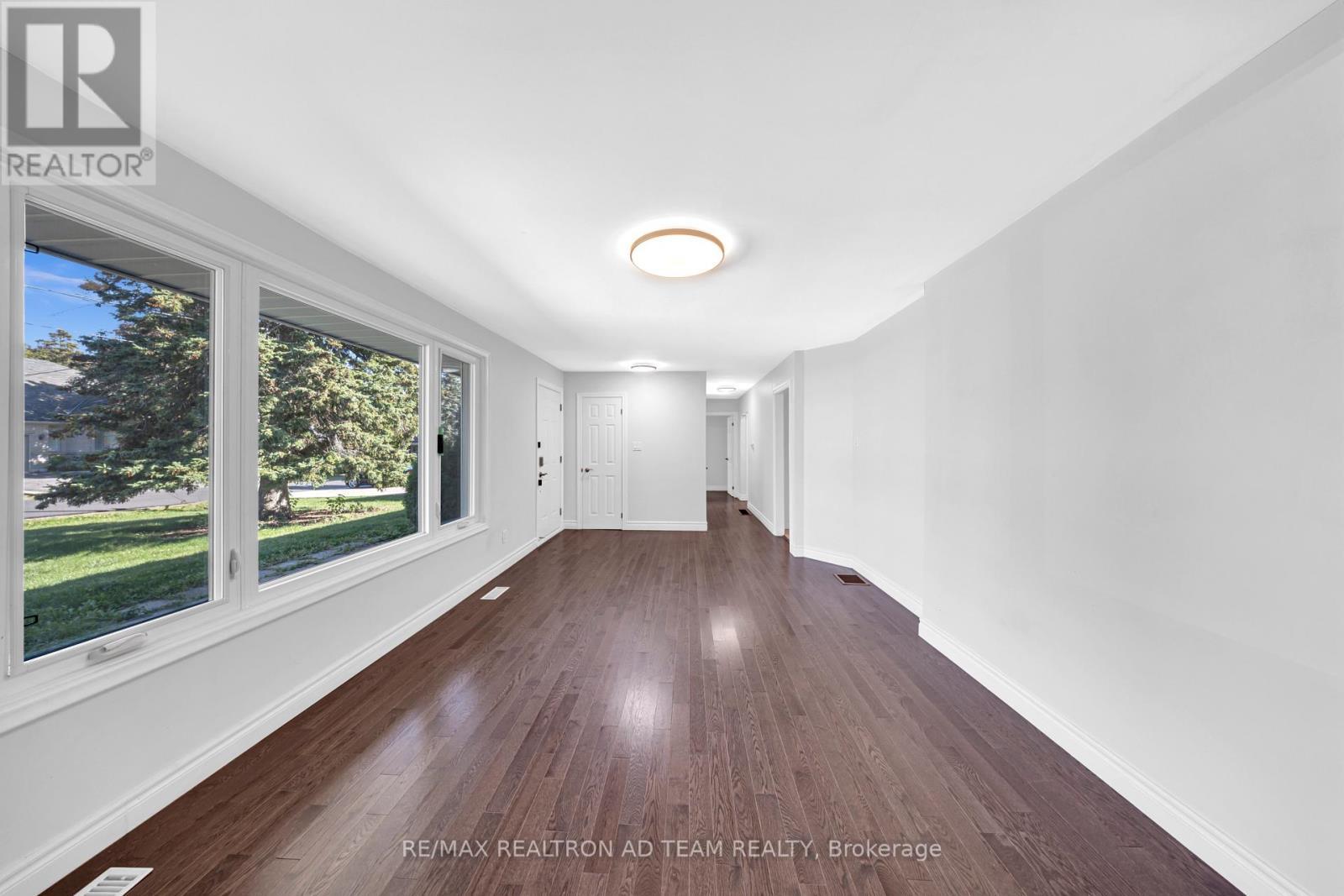 Main - 18 Windridge Drive, Markham, ON - Indoor Photo Showing Other Room