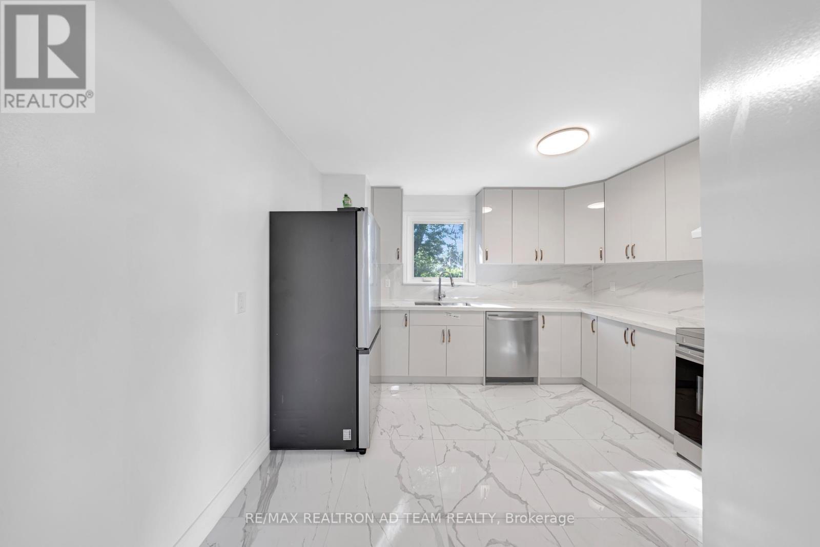 Main - 18 Windridge Drive, Markham, ON - Indoor Photo Showing Kitchen