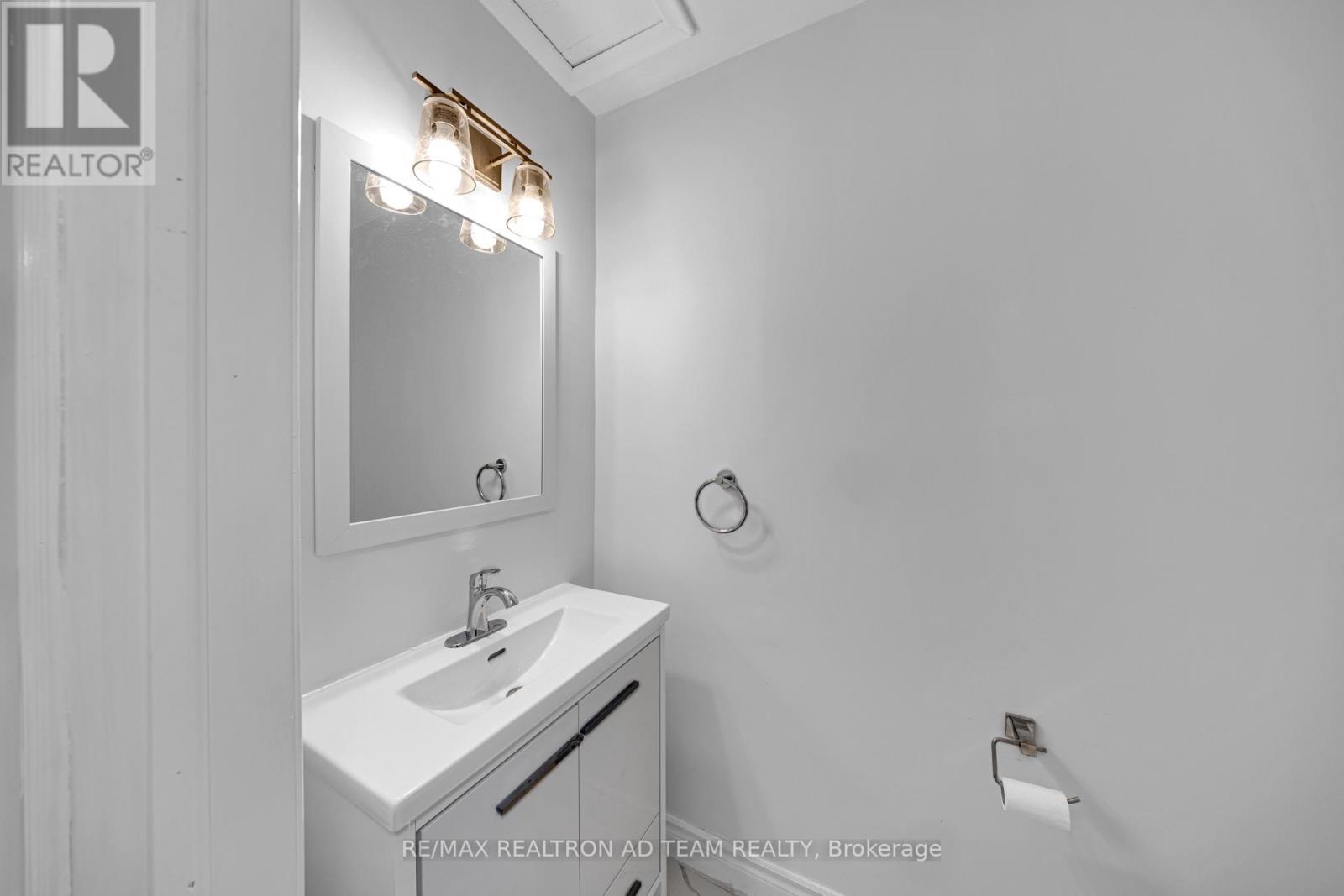 Main - 18 Windridge Drive, Markham, ON - Indoor Photo Showing Bathroom