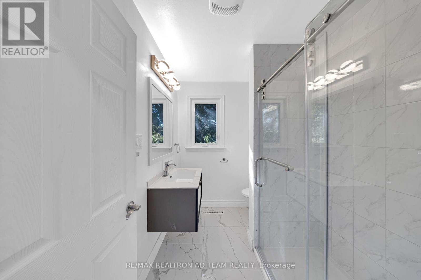Main - 18 Windridge Drive, Markham, ON - Indoor Photo Showing Bathroom