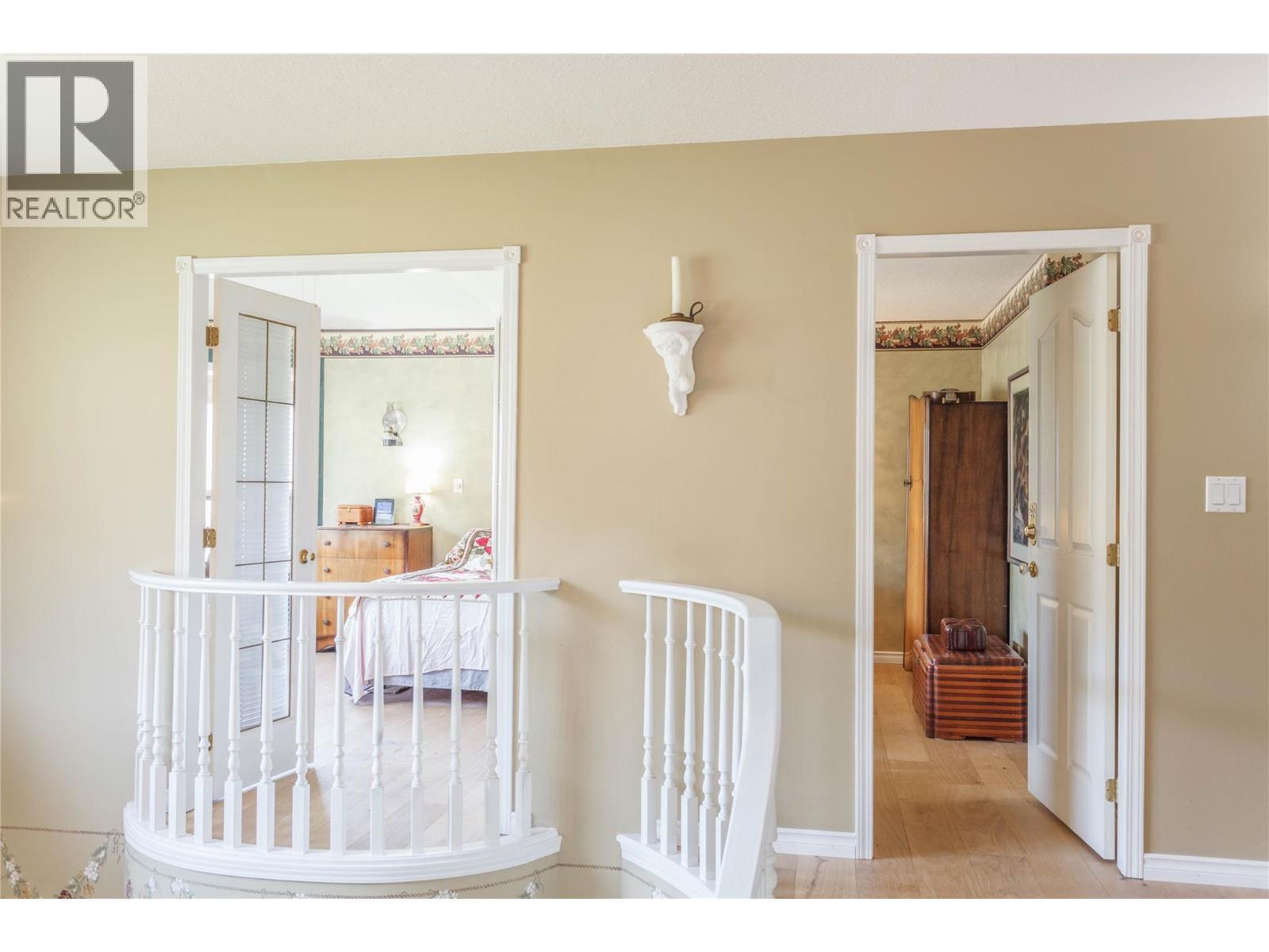 6655 Cosens Bay Road, Coldstream, BC - Indoor