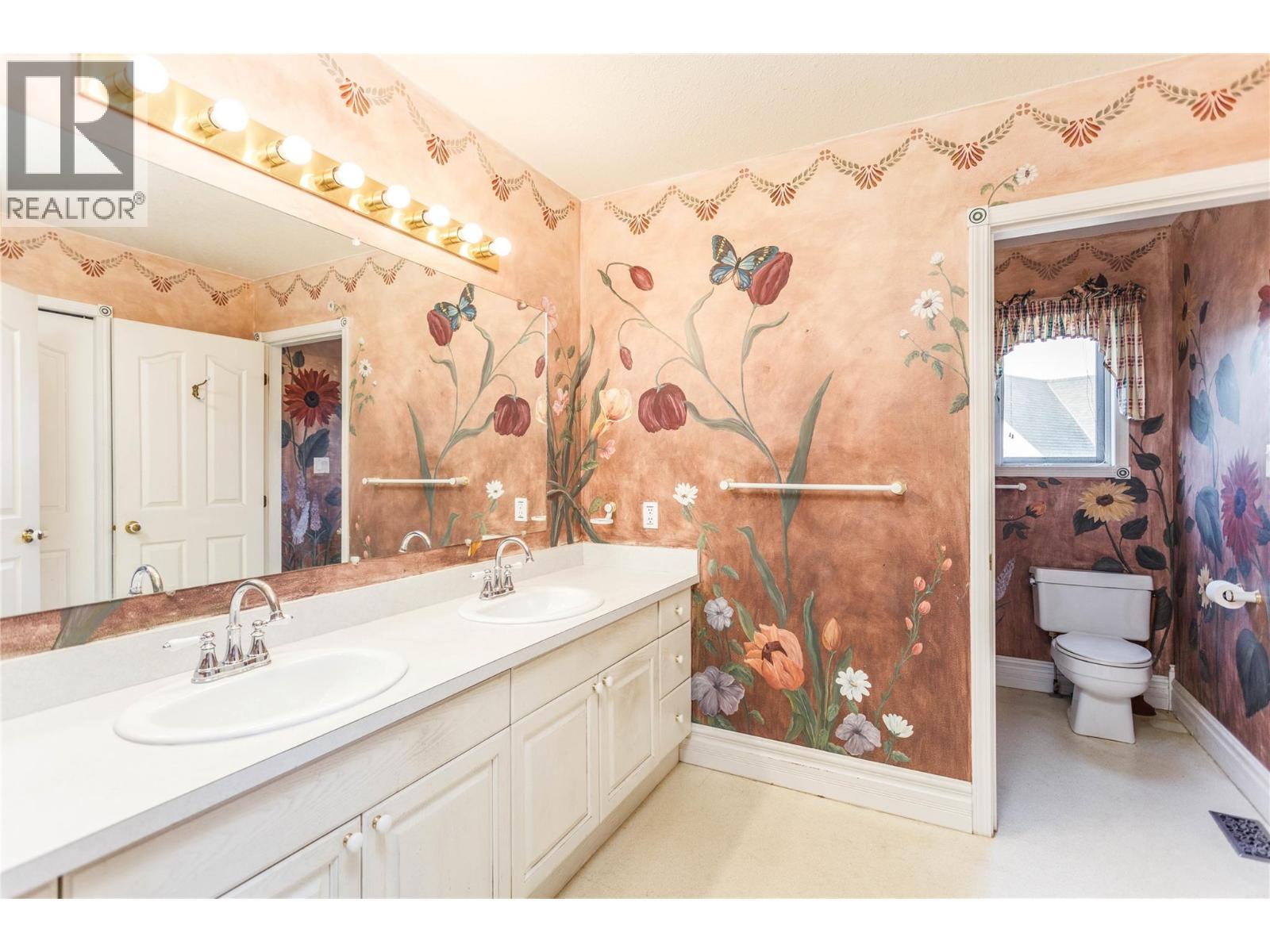 Full Bath 2nd Floor 4 piece - 6655 Cosens Bay Road, Coldstream, BC - Indoor Photo Showing Bathroom