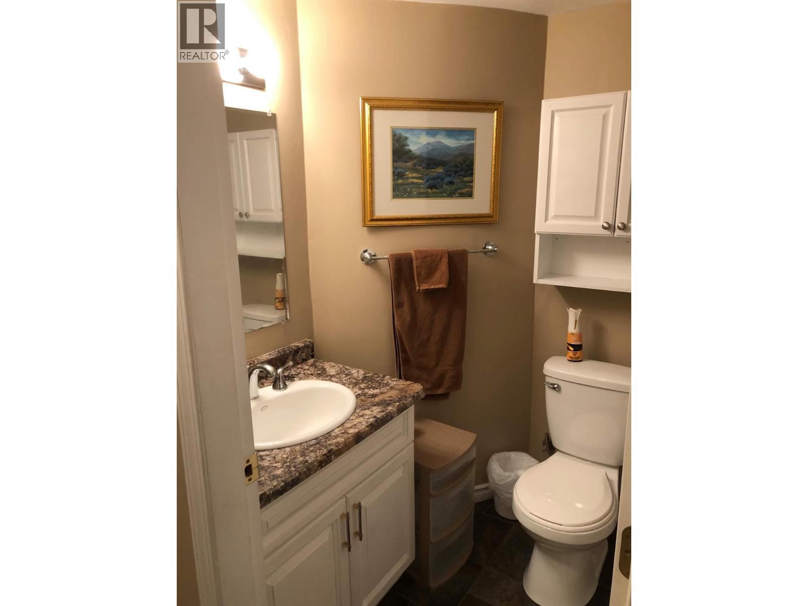 Basement Suite Full Bathroom - 6655 Cosens Bay Road, Coldstream, BC - Indoor Photo Showing Bathroom