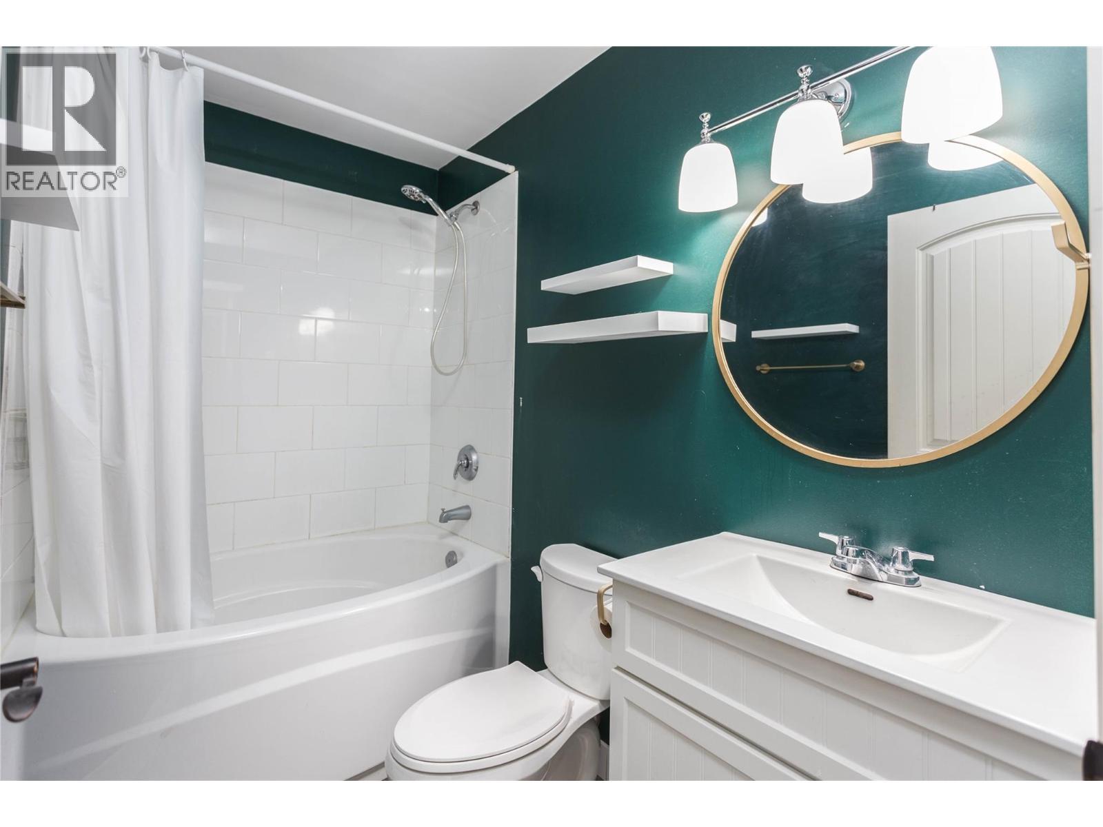 Loft Full Bath - 6655 Cosens Bay Road, Coldstream, BC - Indoor Photo Showing Bathroom