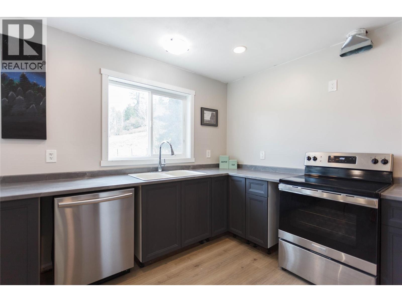 Loft Kitchen - 6655 Cosens Bay Road, Coldstream, BC - Indoor Photo Showing Kitchen
