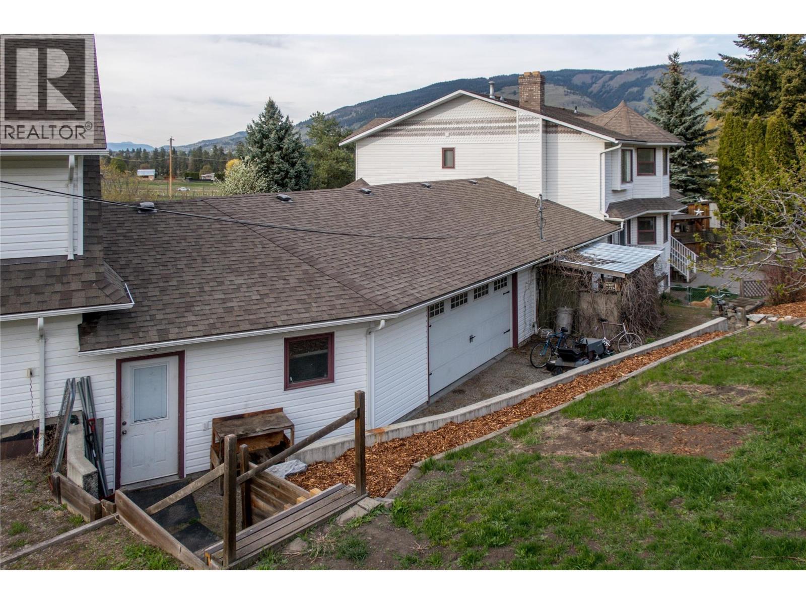 6655 Cosens Bay Road, Coldstream, BC - Outdoor With Exterior