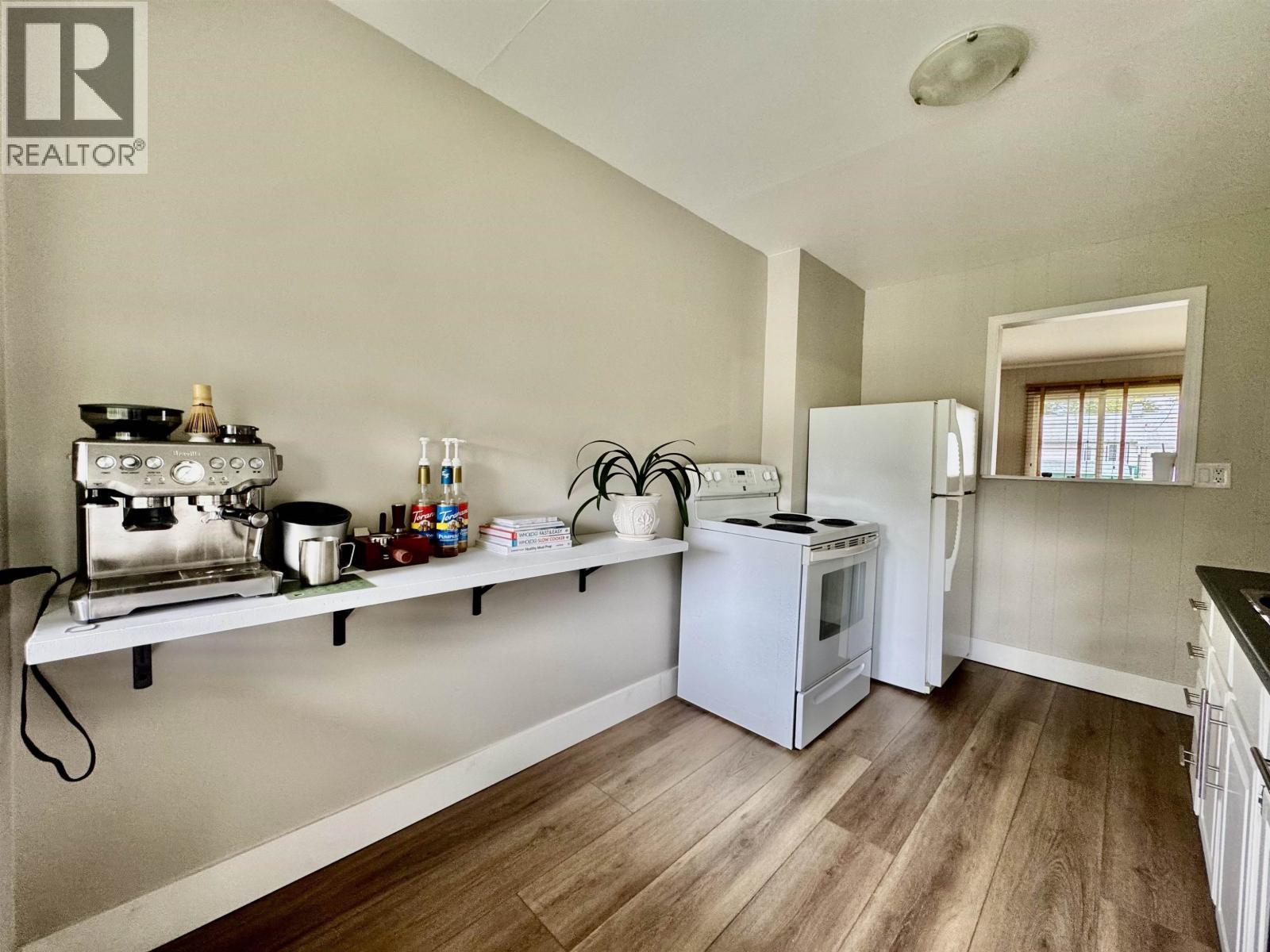 4 Grouse Street, Kitimat, BC - Indoor Photo Showing Kitchen