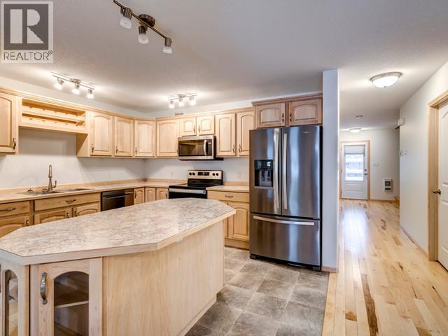 218 Witch Hazel Drive, Whitehorse, YT - Indoor Photo Showing Kitchen