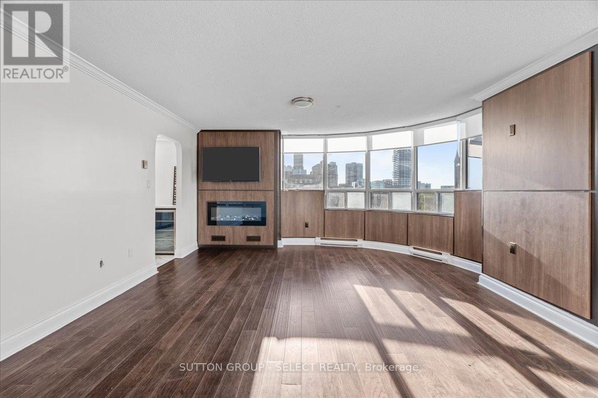 903 - 7 Picton Street, London East (East F), ON - Indoor With Fireplace