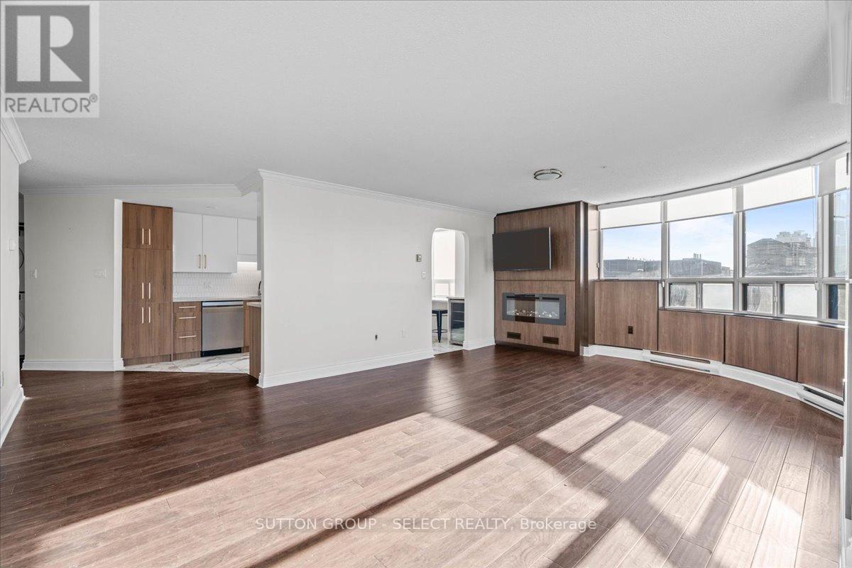 903 - 7 Picton Street, London East (East F), ON - Indoor Photo Showing Living Room With Fireplace