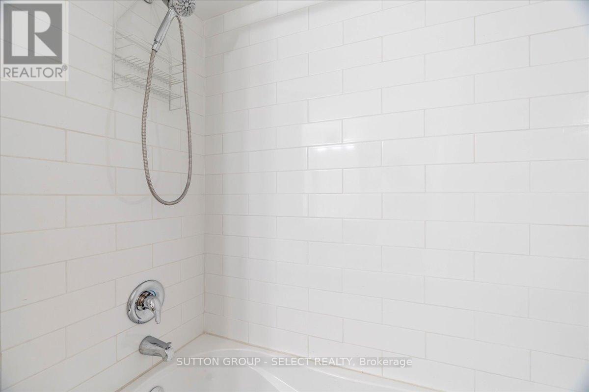 903 - 7 Picton Street, London East (East F), ON - Indoor Photo Showing Bathroom