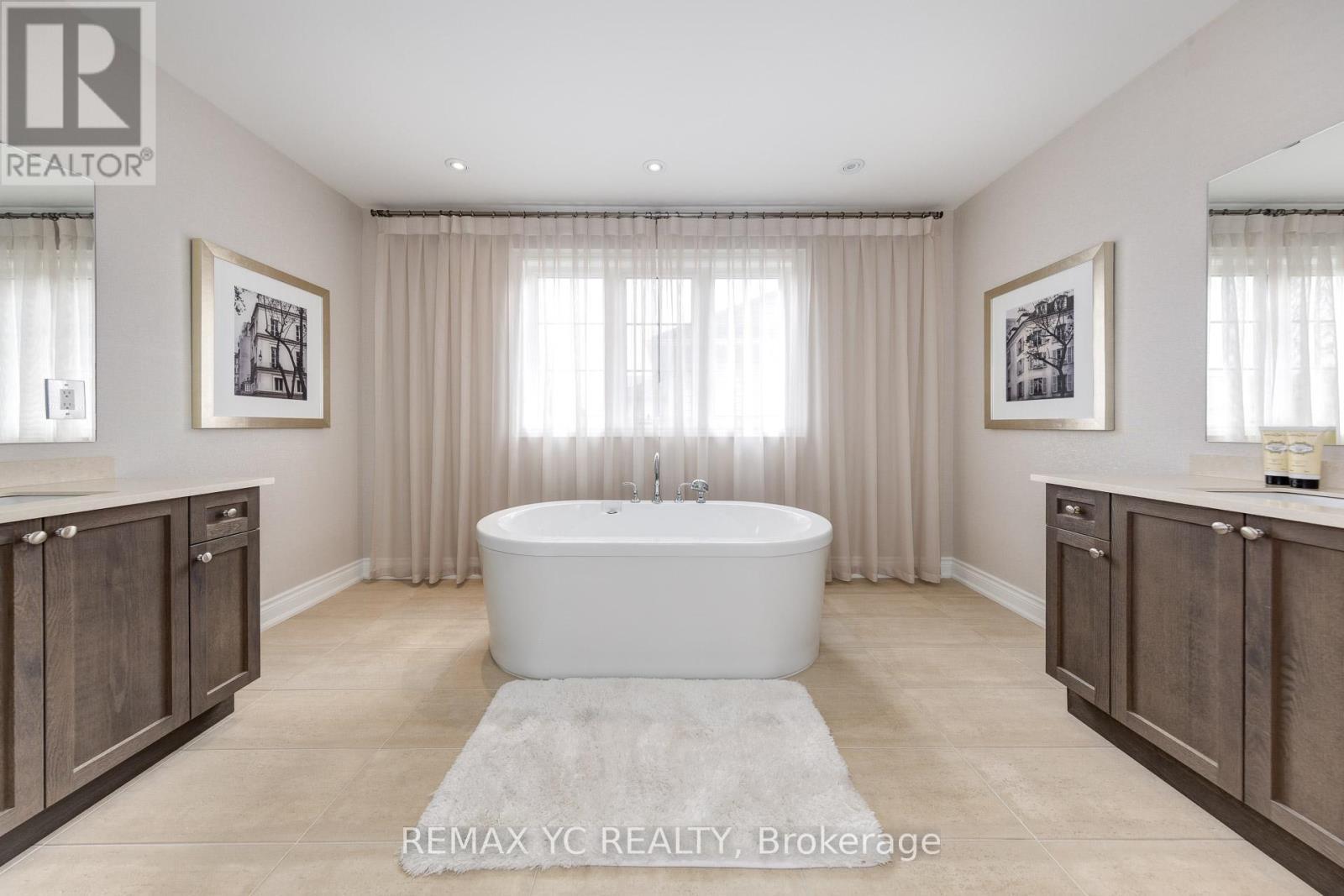 1 Sunset Way, Thorold, ON - Indoor Photo Showing Bathroom