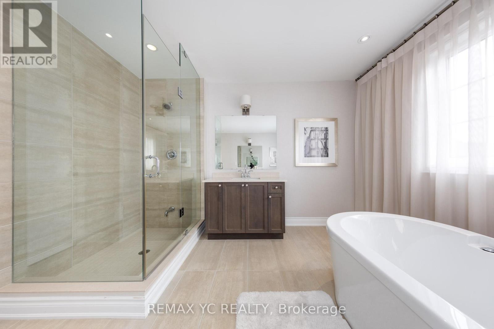 1 Sunset Way, Thorold, ON - Indoor Photo Showing Bathroom