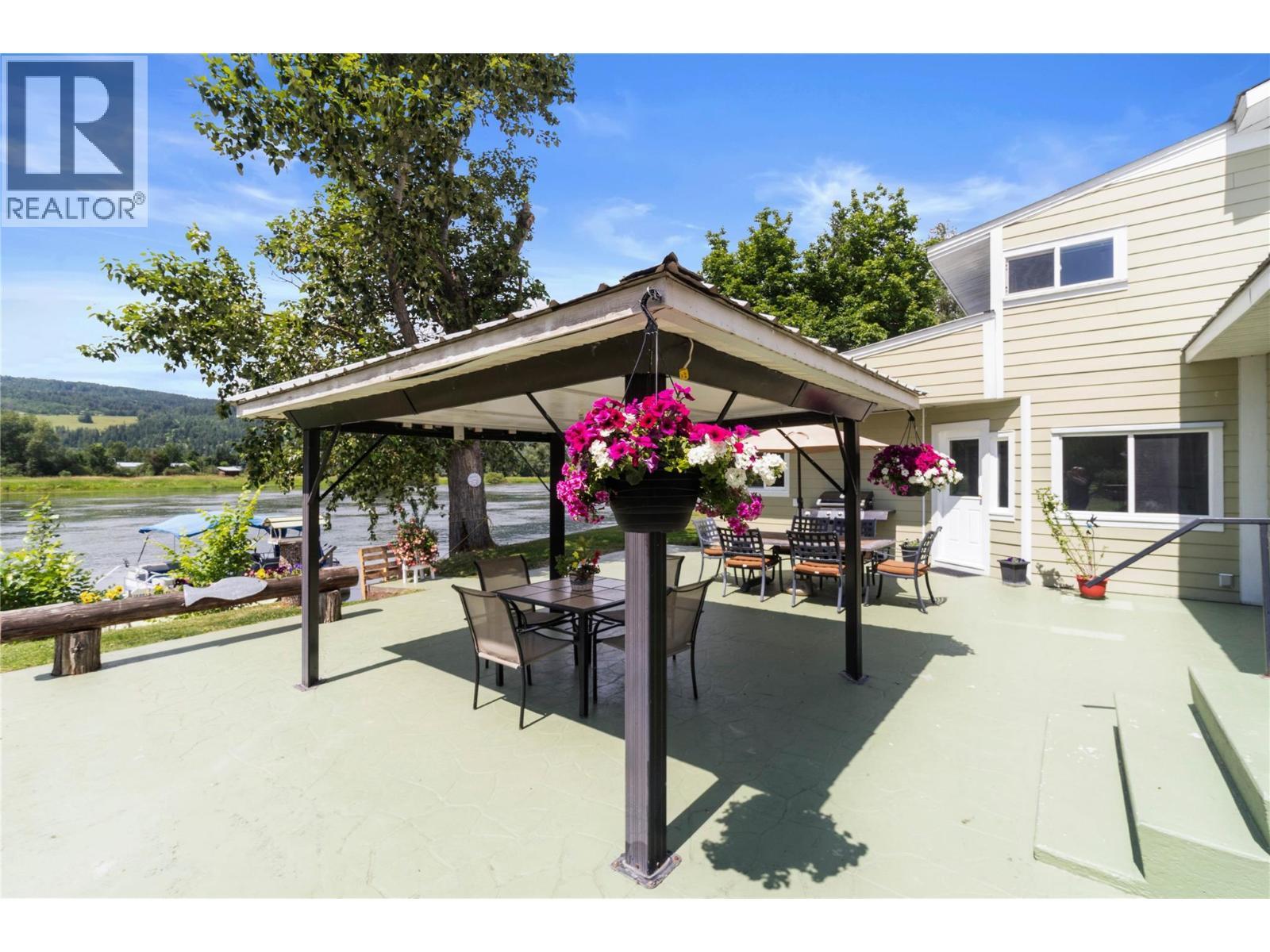 7088 97A Highway, Grindrod, BC - Outdoor