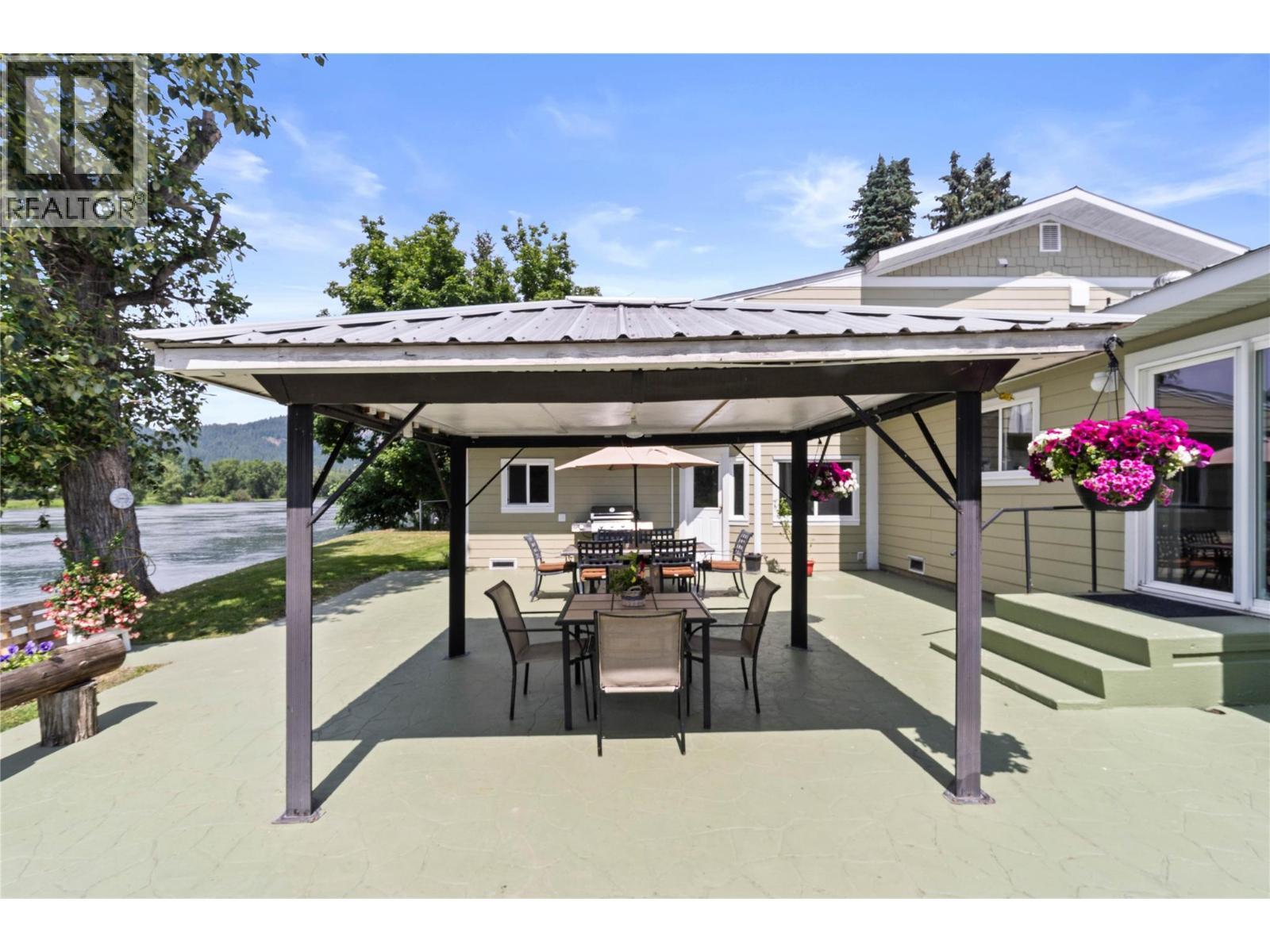 7088 97A Highway, Grindrod, BC - Outdoor