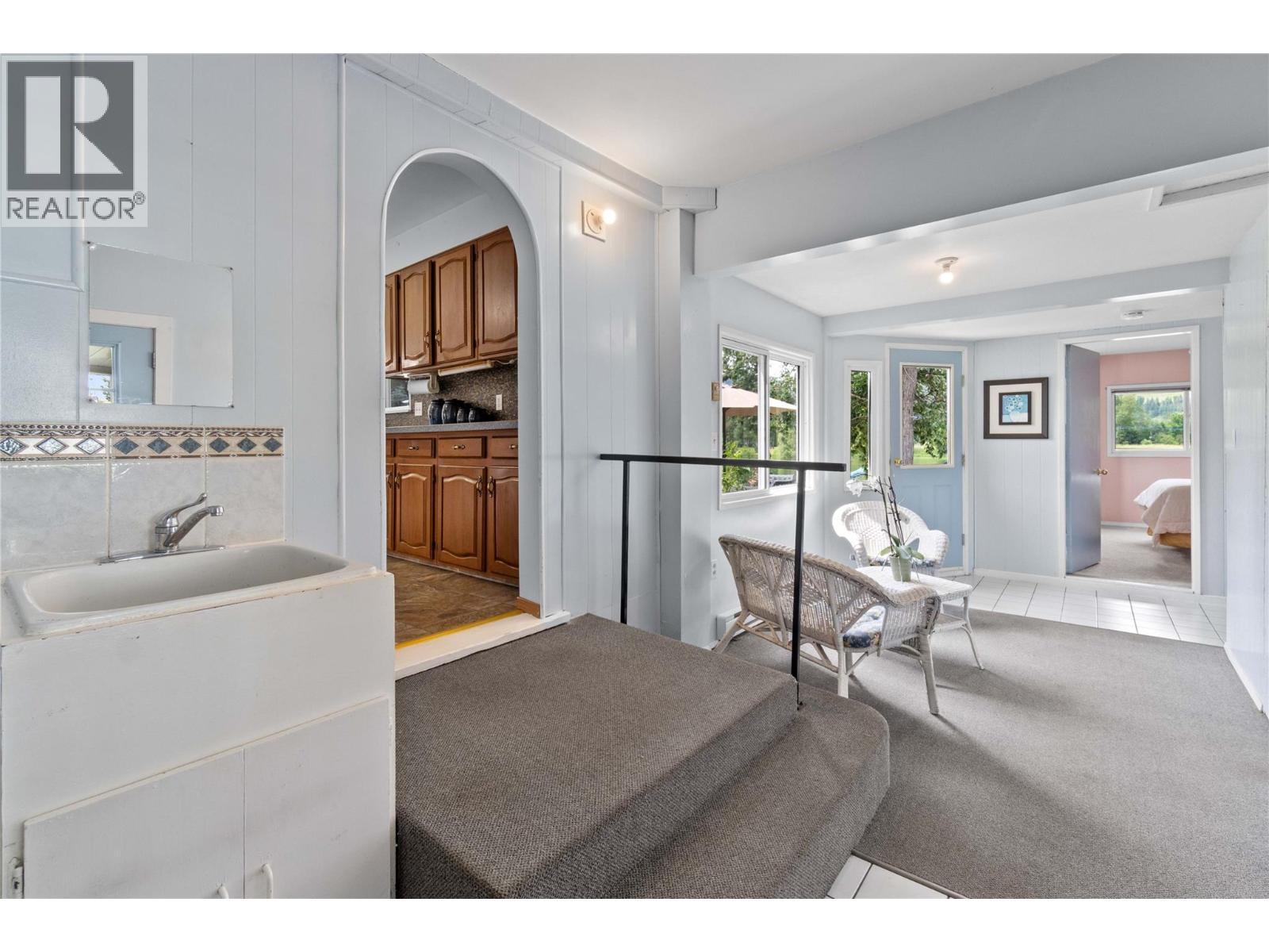 7088 97A Highway, Grindrod, BC - Indoor