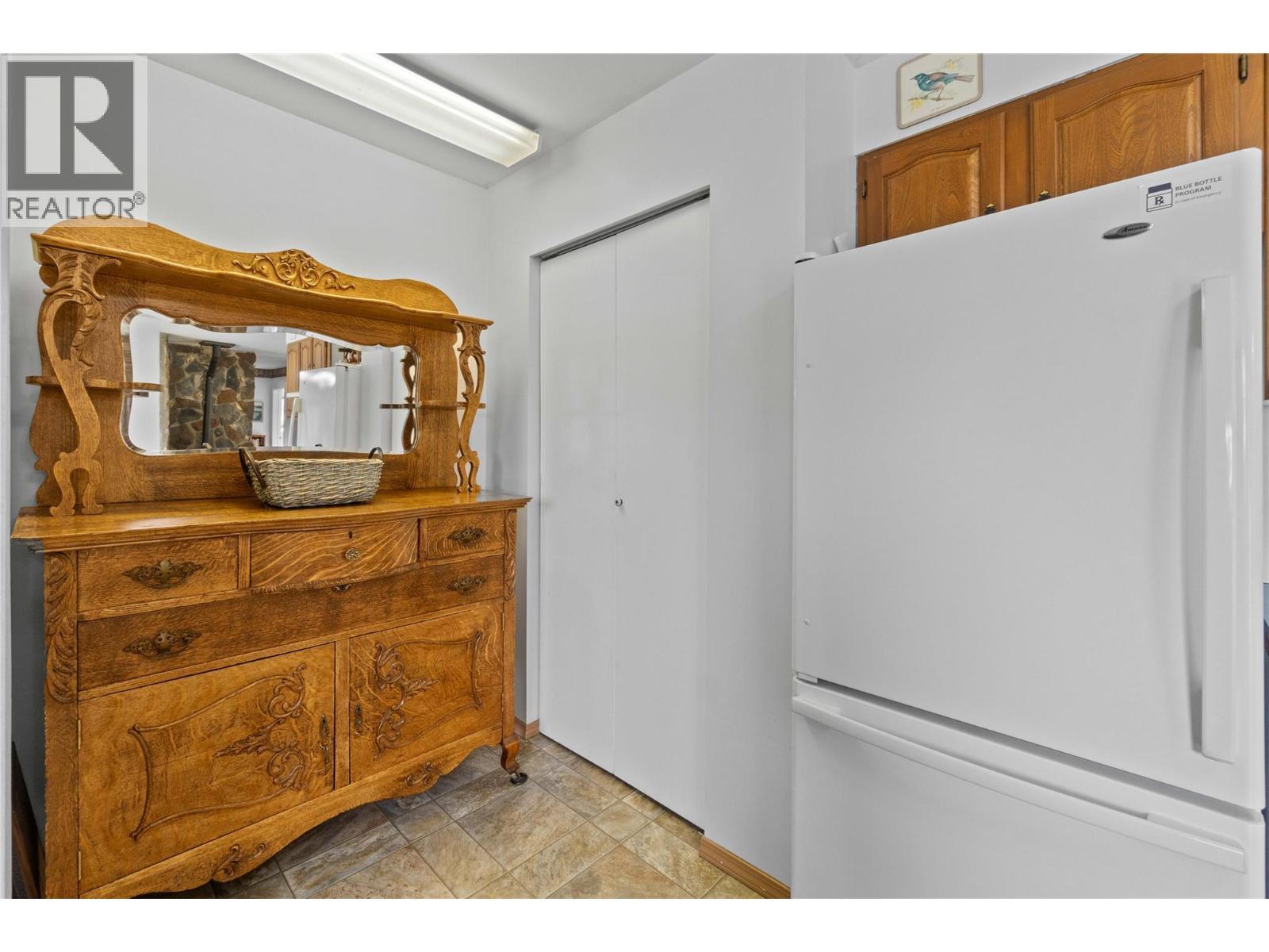 7088 97A Highway, Grindrod, BC - Indoor