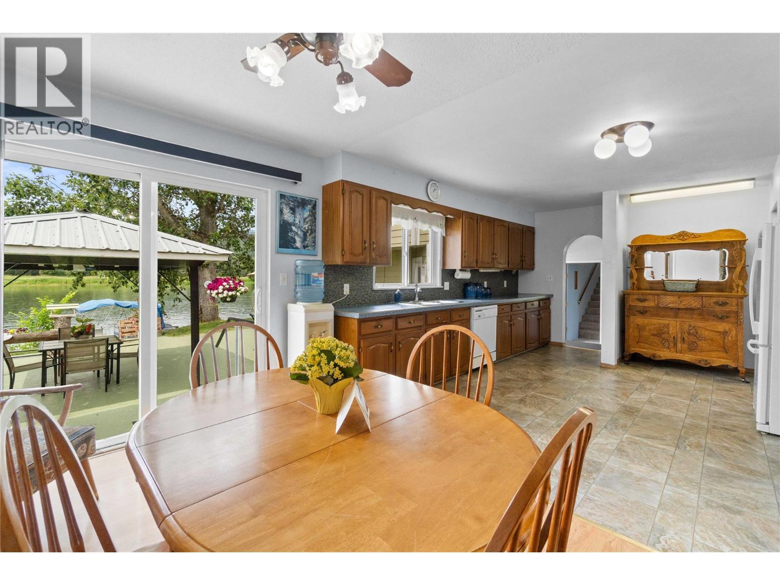7088 97A Highway, Grindrod, BC - Indoor Photo Showing Dining Room