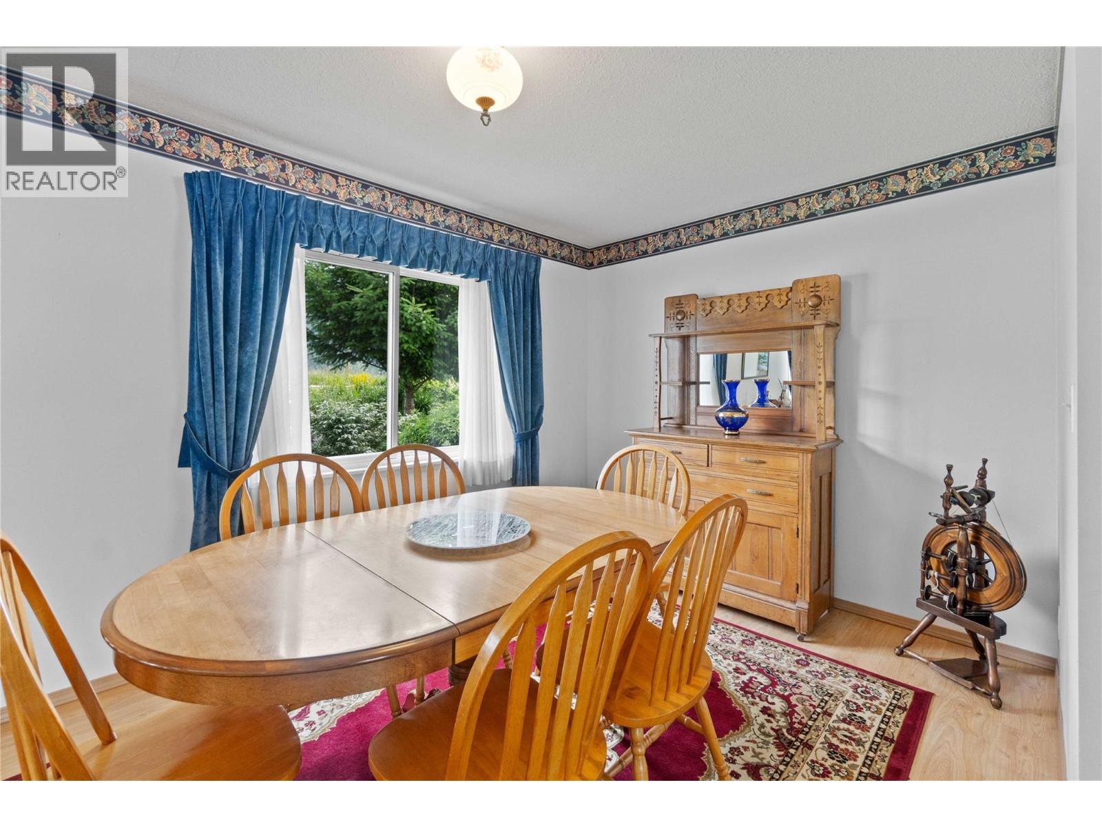 7088 97A Highway, Grindrod, BC - Indoor Photo Showing Dining Room