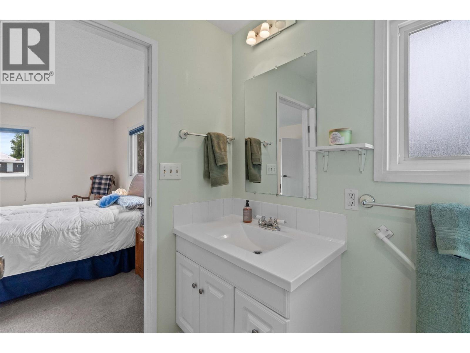 7088 97A Highway, Grindrod, BC - Indoor Photo Showing Bathroom