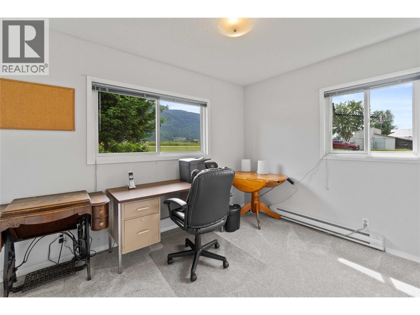 7088 97A Highway, Grindrod, BC - Indoor Photo Showing Office