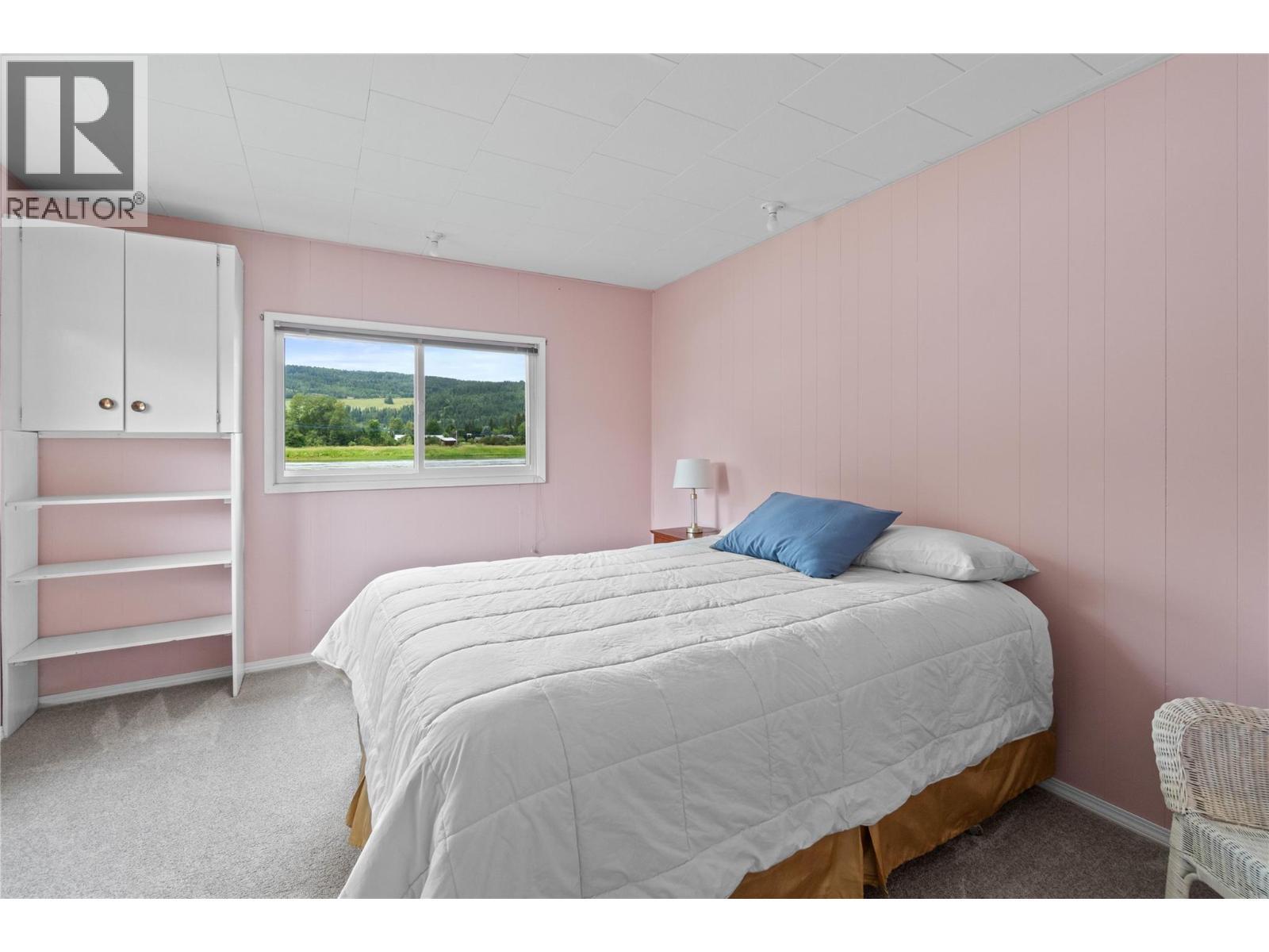 7088 97A Highway, Grindrod, BC - Indoor Photo Showing Bedroom