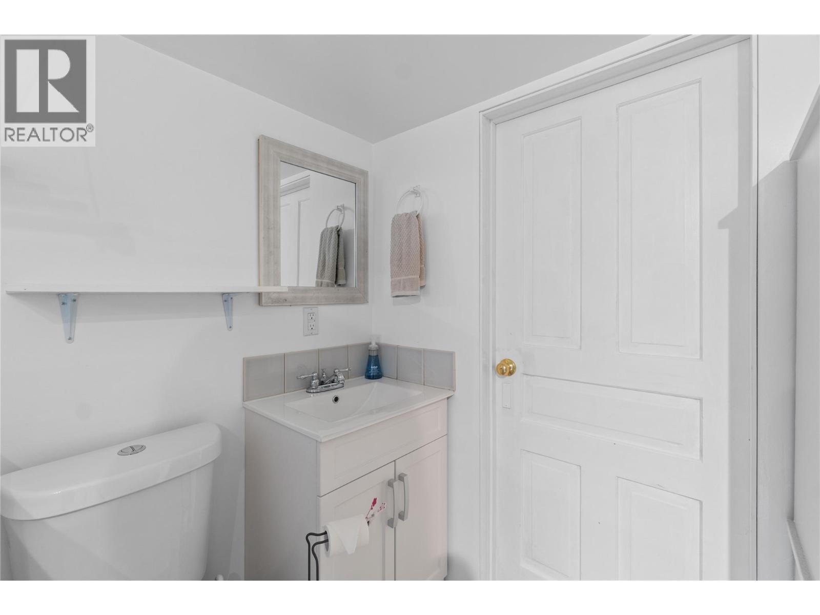 7088 97A Highway, Grindrod, BC - Indoor Photo Showing Bathroom