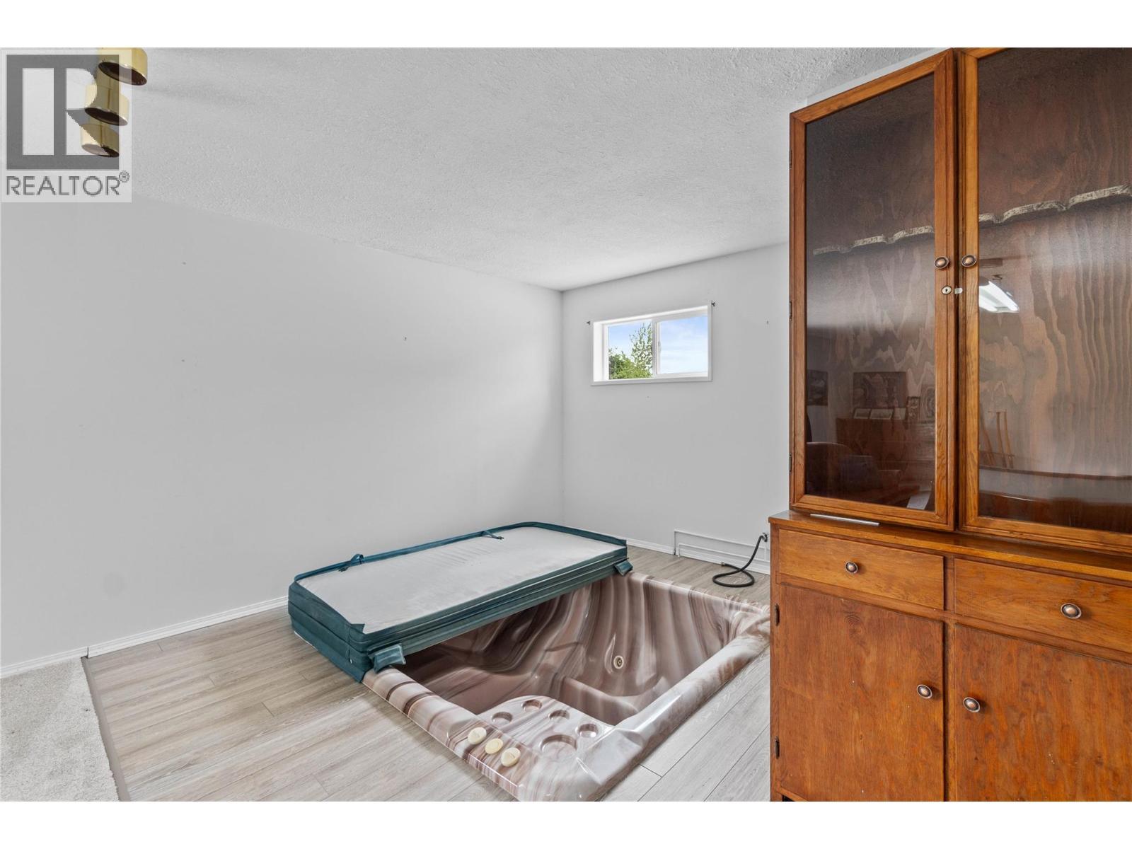 7088 97A Highway, Grindrod, BC - Indoor Photo Showing Other Room