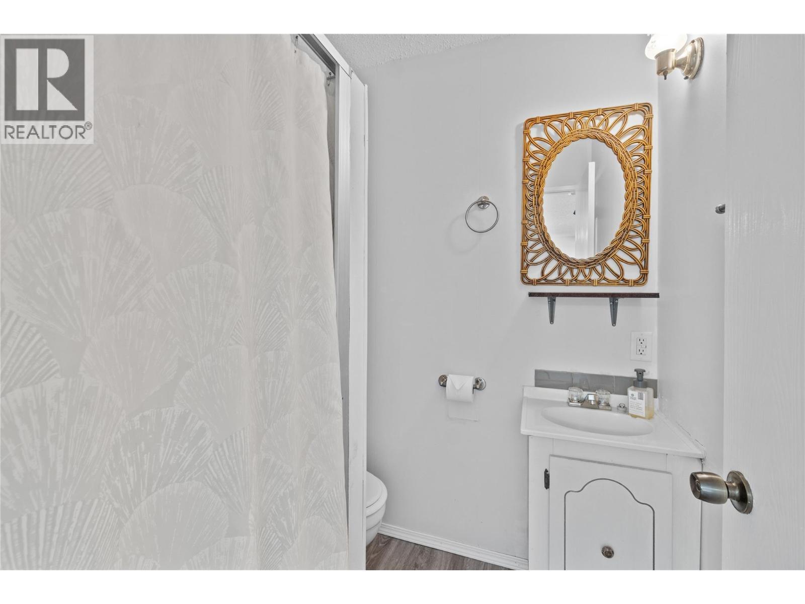 7088 97A Highway, Grindrod, BC - Photo Showing Bathroom