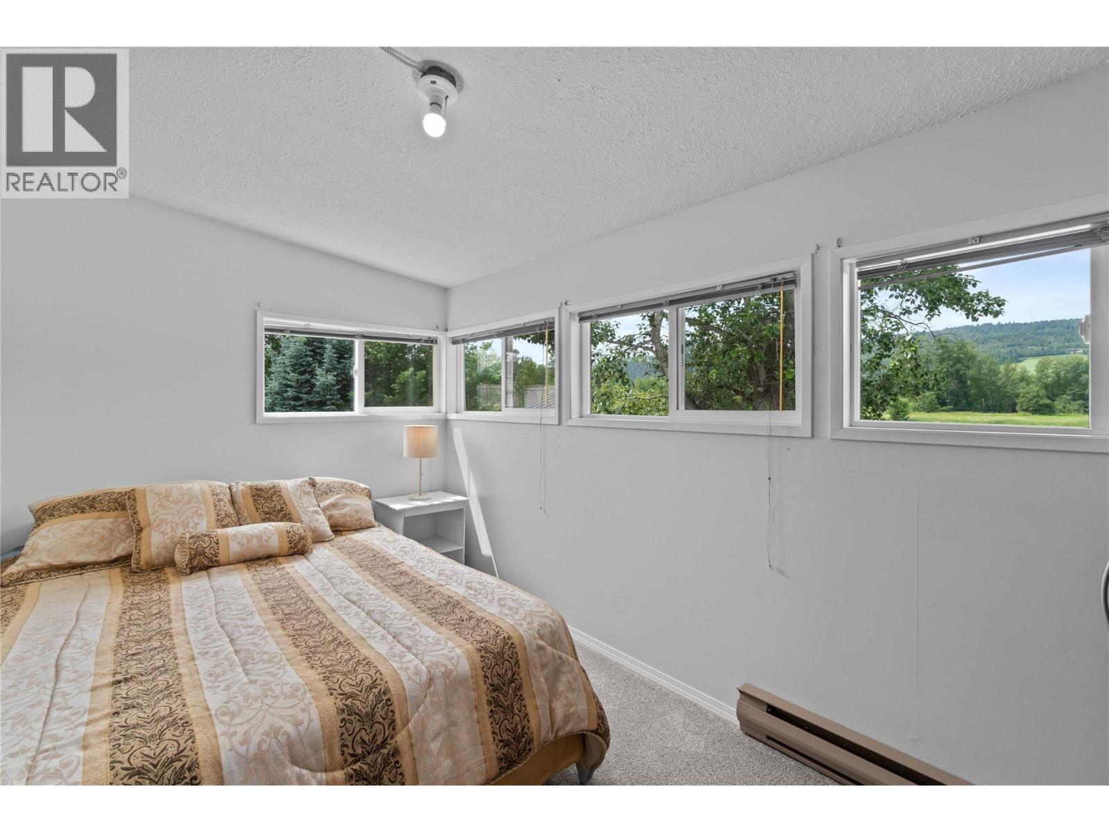 7088 97A Highway, Grindrod, BC - Indoor Photo Showing Bedroom