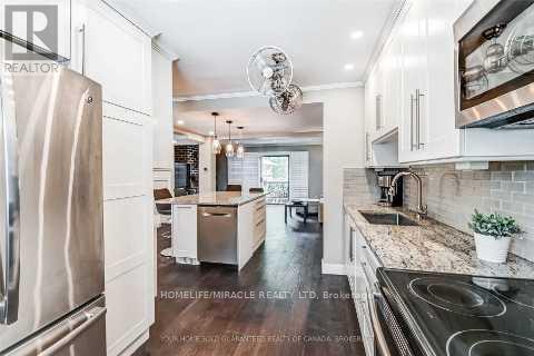 37 - 6855 Glen Erin Drive, Mississauga, ON - Indoor Photo Showing Kitchen With Stainless Steel Kitchen With Upgraded Kitchen
