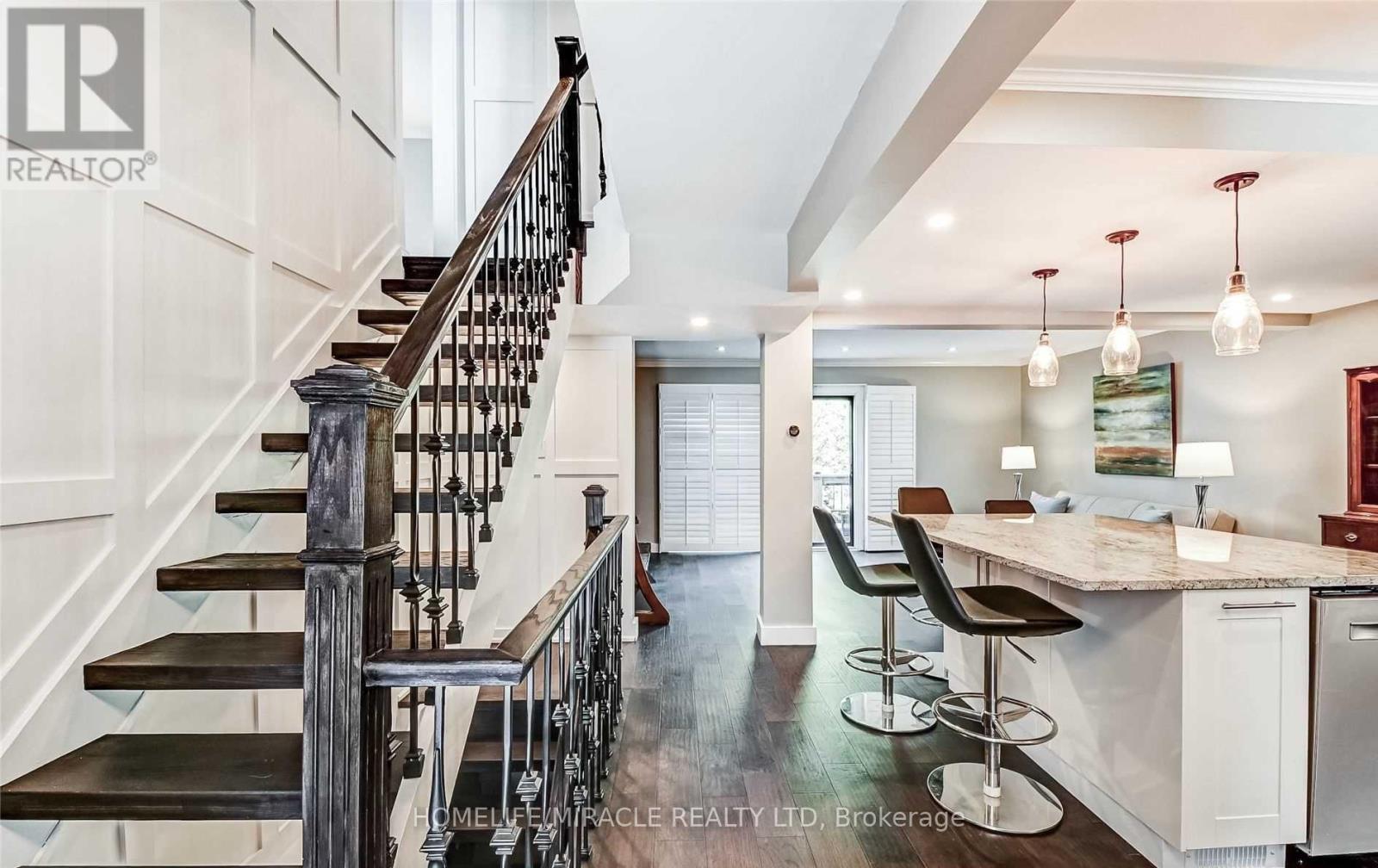 37 - 6855 Glen Erin Drive, Mississauga, ON - Indoor Photo Showing Kitchen With Upgraded Kitchen