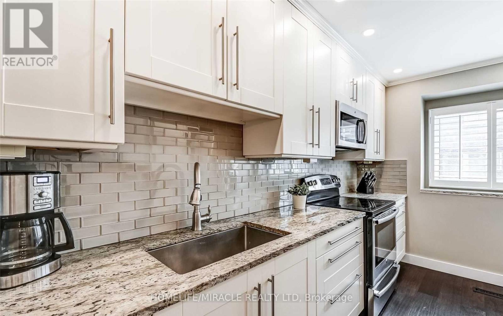 37 - 6855 Glen Erin Drive, Mississauga, ON - Indoor Photo Showing Kitchen With Upgraded Kitchen