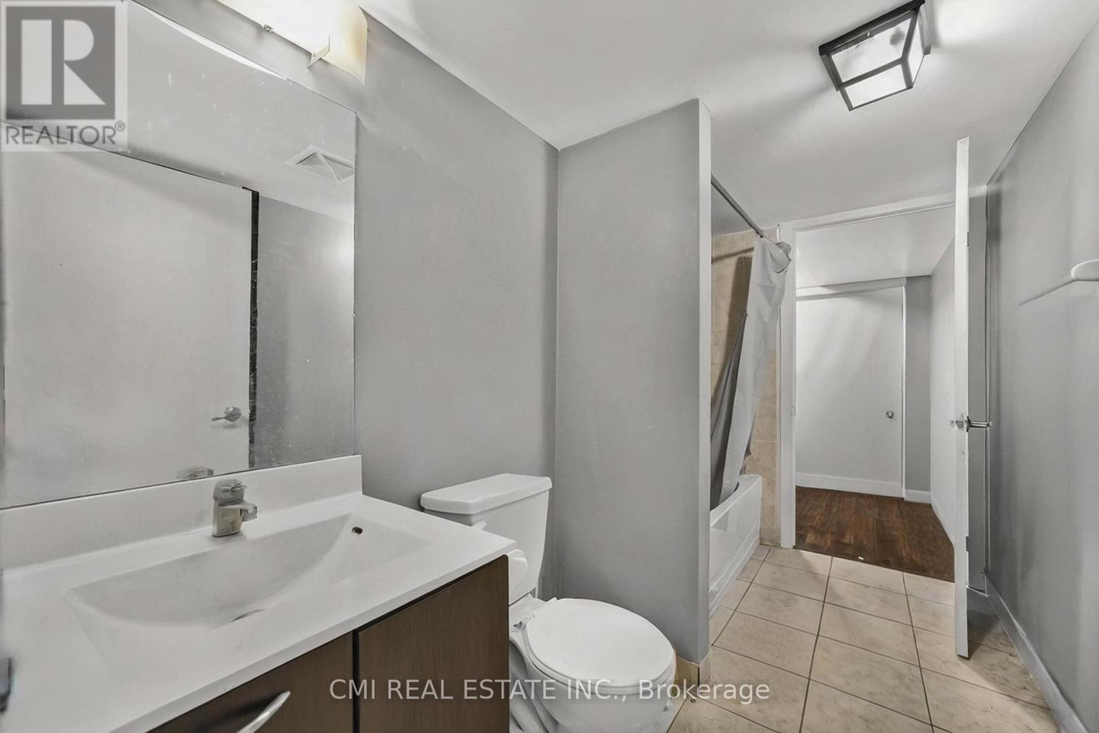 725 - 38 Joe Shuster Way, Toronto, ON - Indoor Photo Showing Bathroom