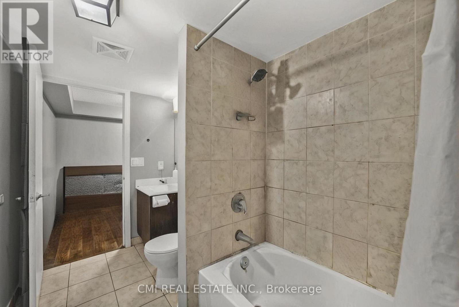 725 - 38 Joe Shuster Way, Toronto, ON - Indoor Photo Showing Bathroom