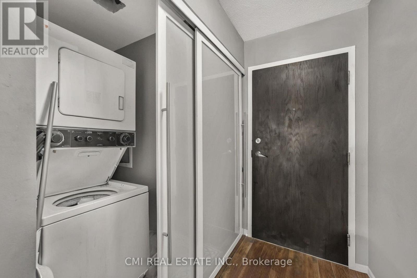 725 - 38 Joe Shuster Way, Toronto, ON - Indoor Photo Showing Laundry Room