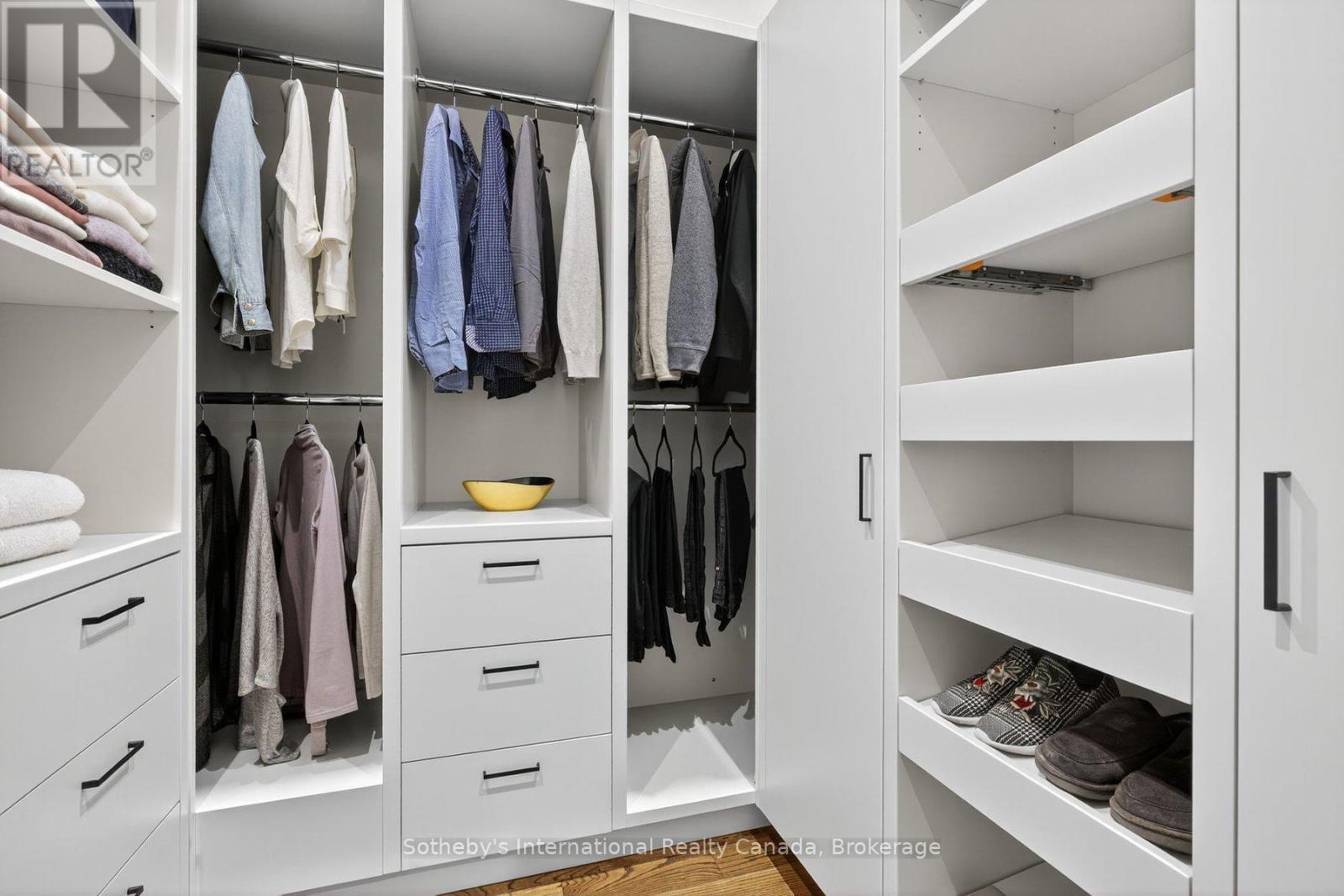 Custom walk in closet - 1773 Champlain Road, Tiny, ON - Indoor With Storage