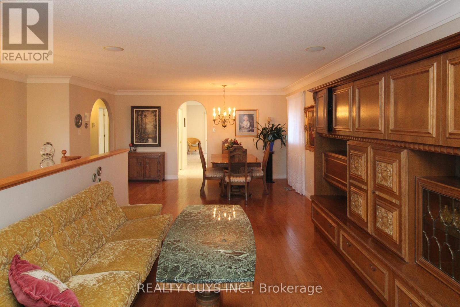 233 Odette Road, Peterborough (Monaghan Ward 2), ON - Indoor Photo Showing Living Room