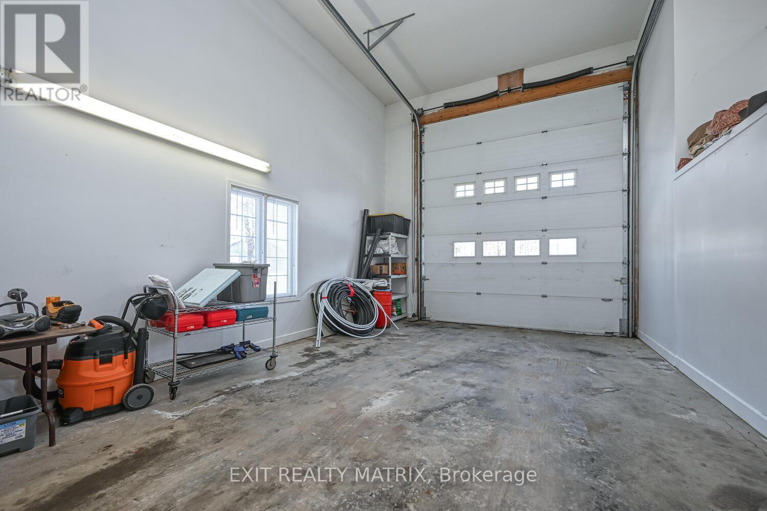 2573 Mitchell Street, Ottawa, ON - Indoor Photo Showing Garage