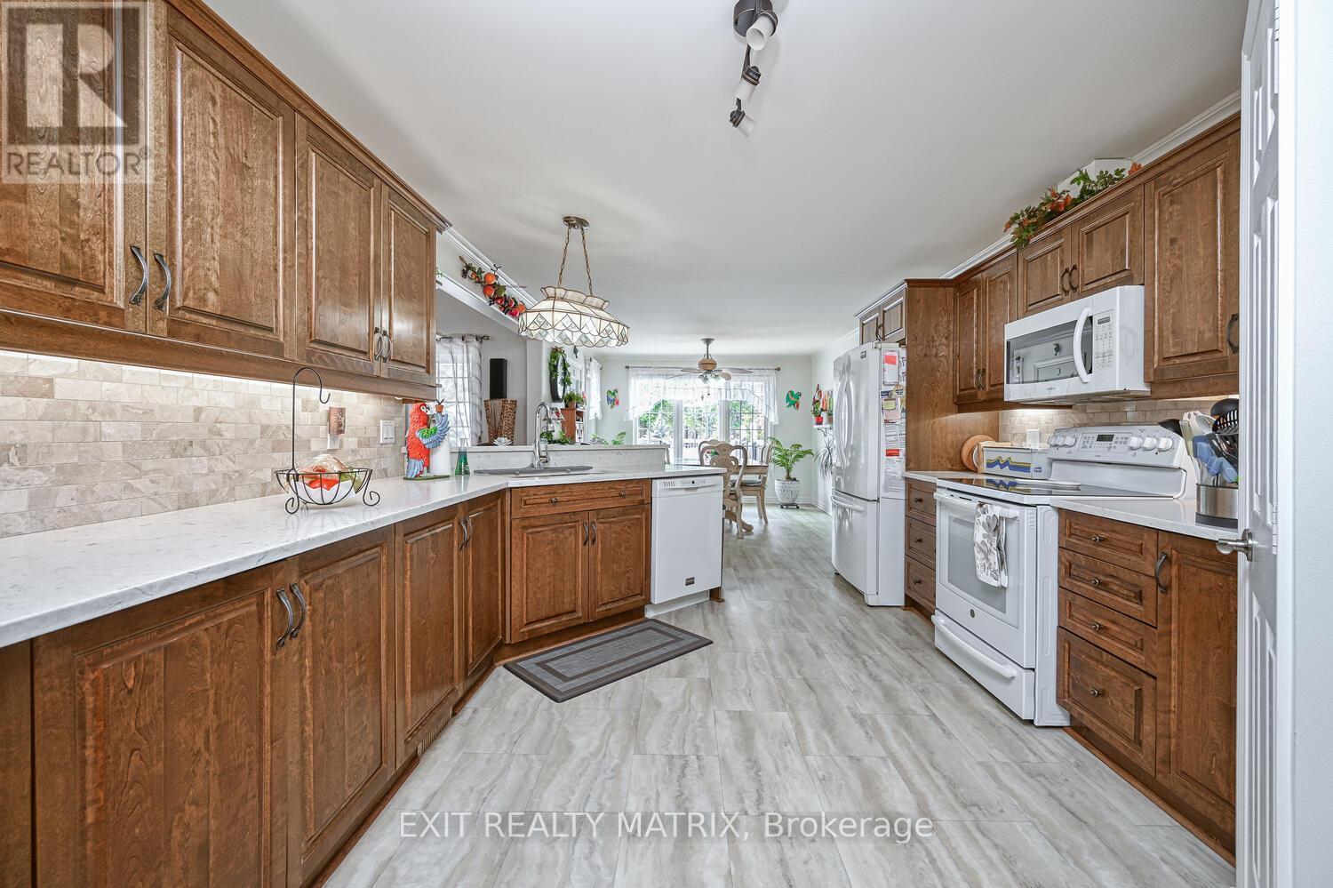 2573 Mitchell Street, Ottawa, ON - Indoor Photo Showing Kitchen