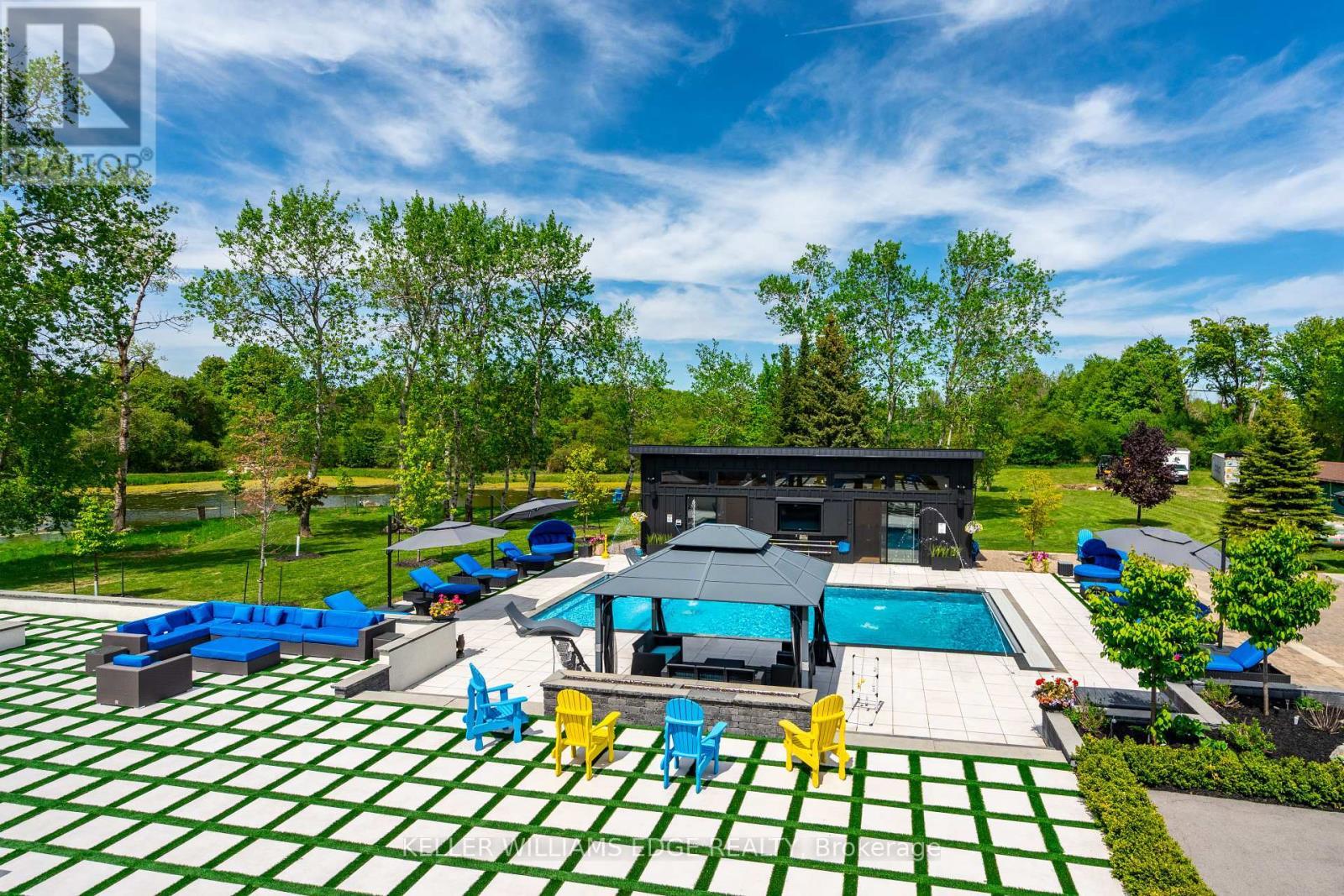 13311 Sixth Line, Milton, ON - Outdoor With In Ground Pool