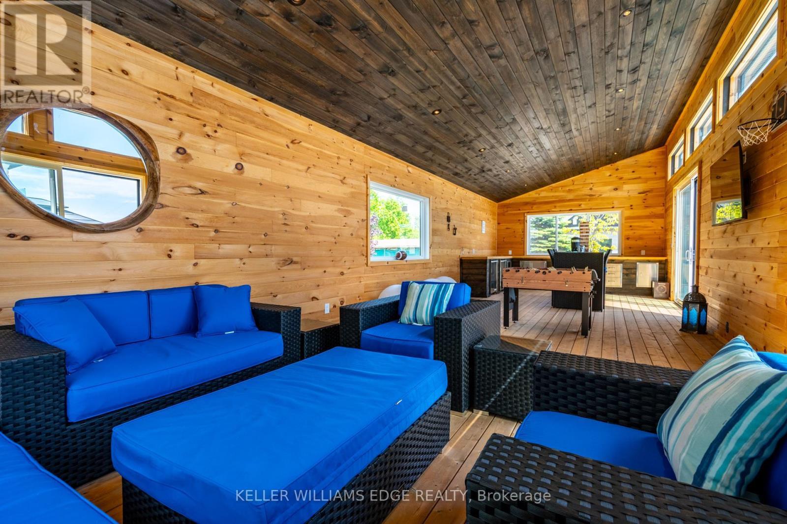 13311 Sixth Line, Milton, ON - Photo Showing Living Room