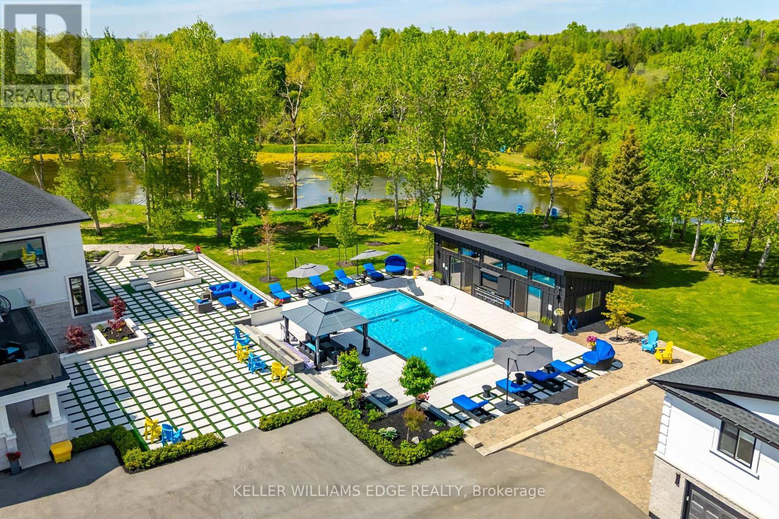 13311 Sixth Line, Milton, ON - Outdoor With In Ground Pool