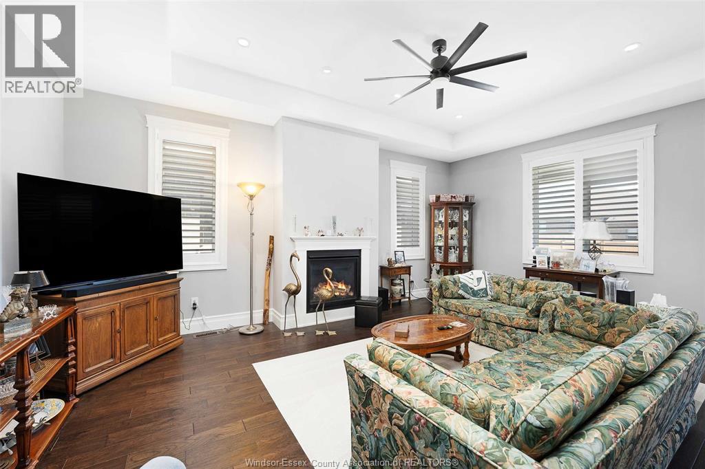 1358 Cypress, Windsor, ON - Indoor Photo Showing Living Room With Fireplace