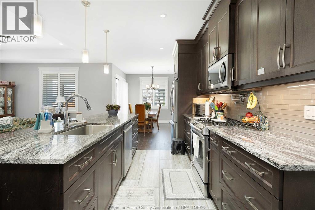1358 Cypress, Windsor, ON - Indoor Photo Showing Kitchen With Upgraded Kitchen